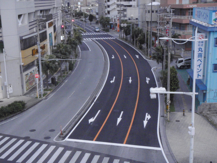 201608_臨港道路切削オーバーレイ工事